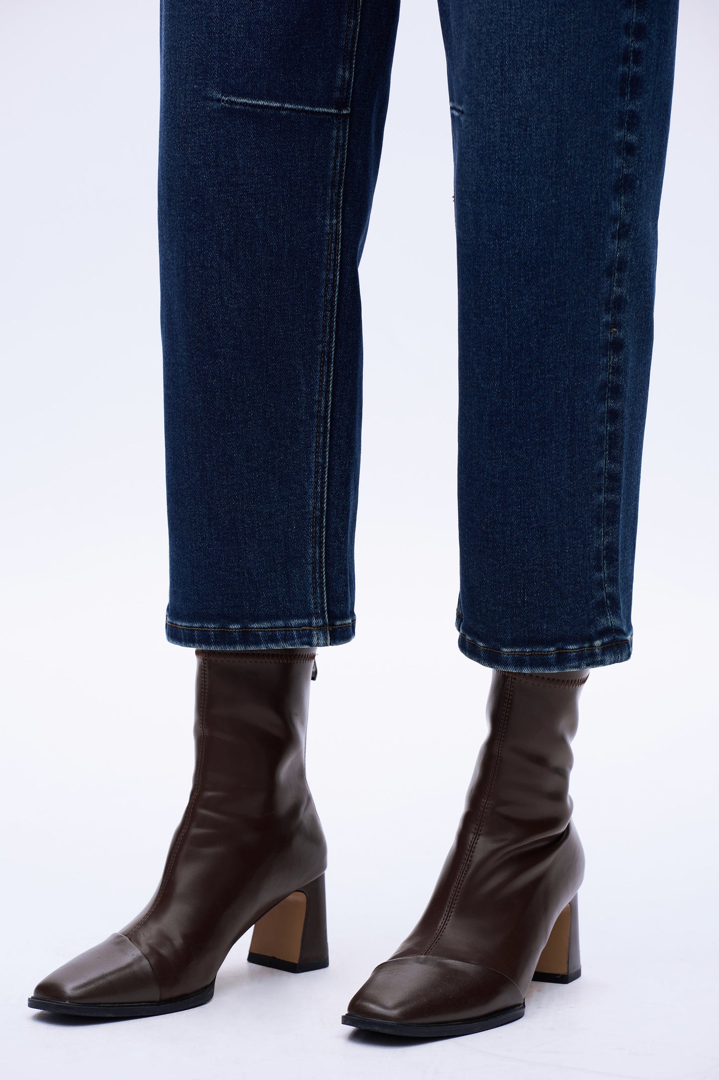 Elena Structured Modern Barrel Jeans